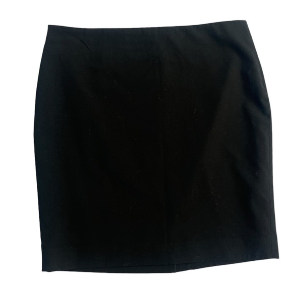Banana Republic Knee Length Lined Pencil Skirt with Back Split in Black Size 8 - Picture 2 of 6